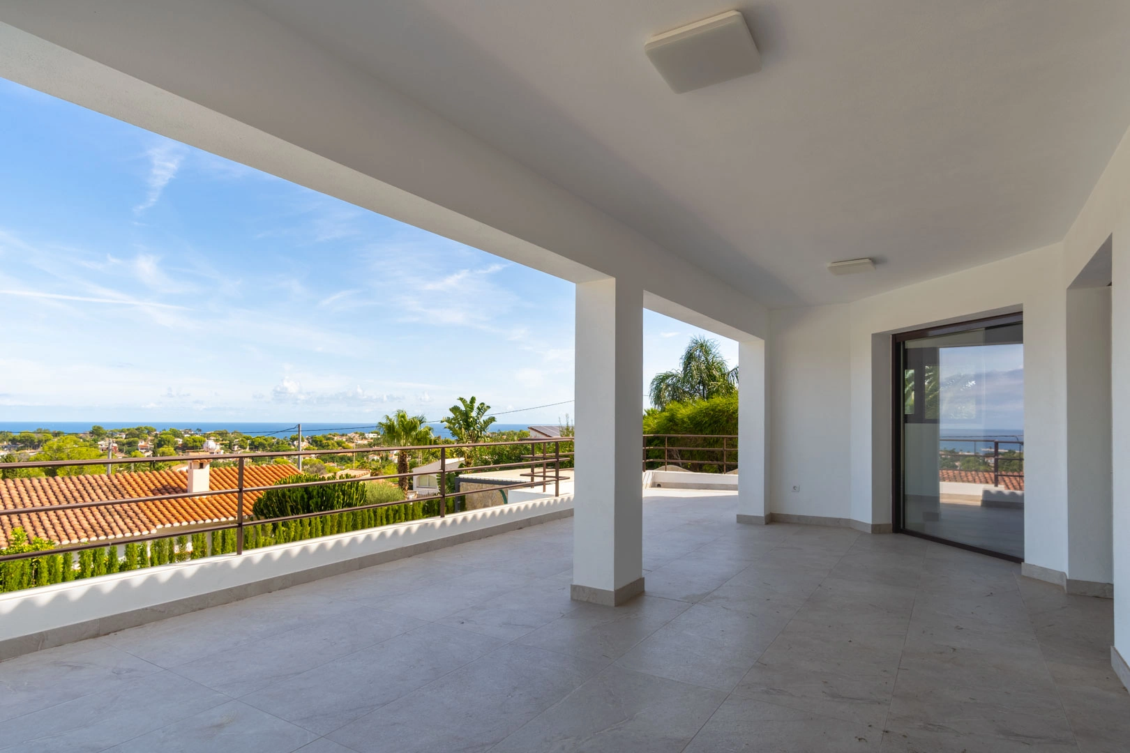 Villa moderna con vistas panorámicas al mar a la venta en Denia