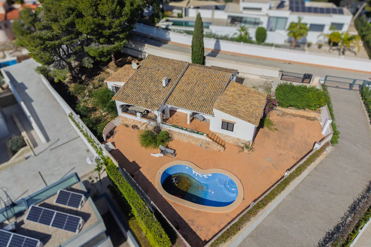 Progetto Esclusivo di Villa Mediterranea con Vista Mare