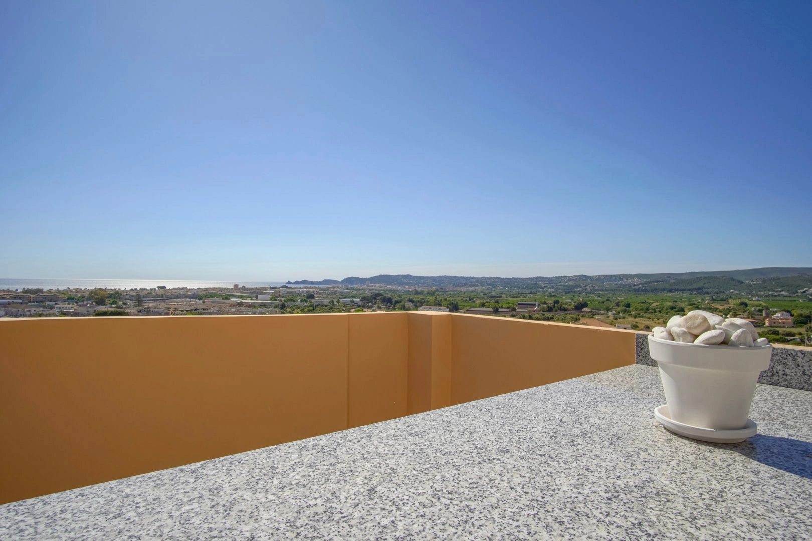 Penthouse rénové avec vue sur la mer à vendre au centre de Jávea