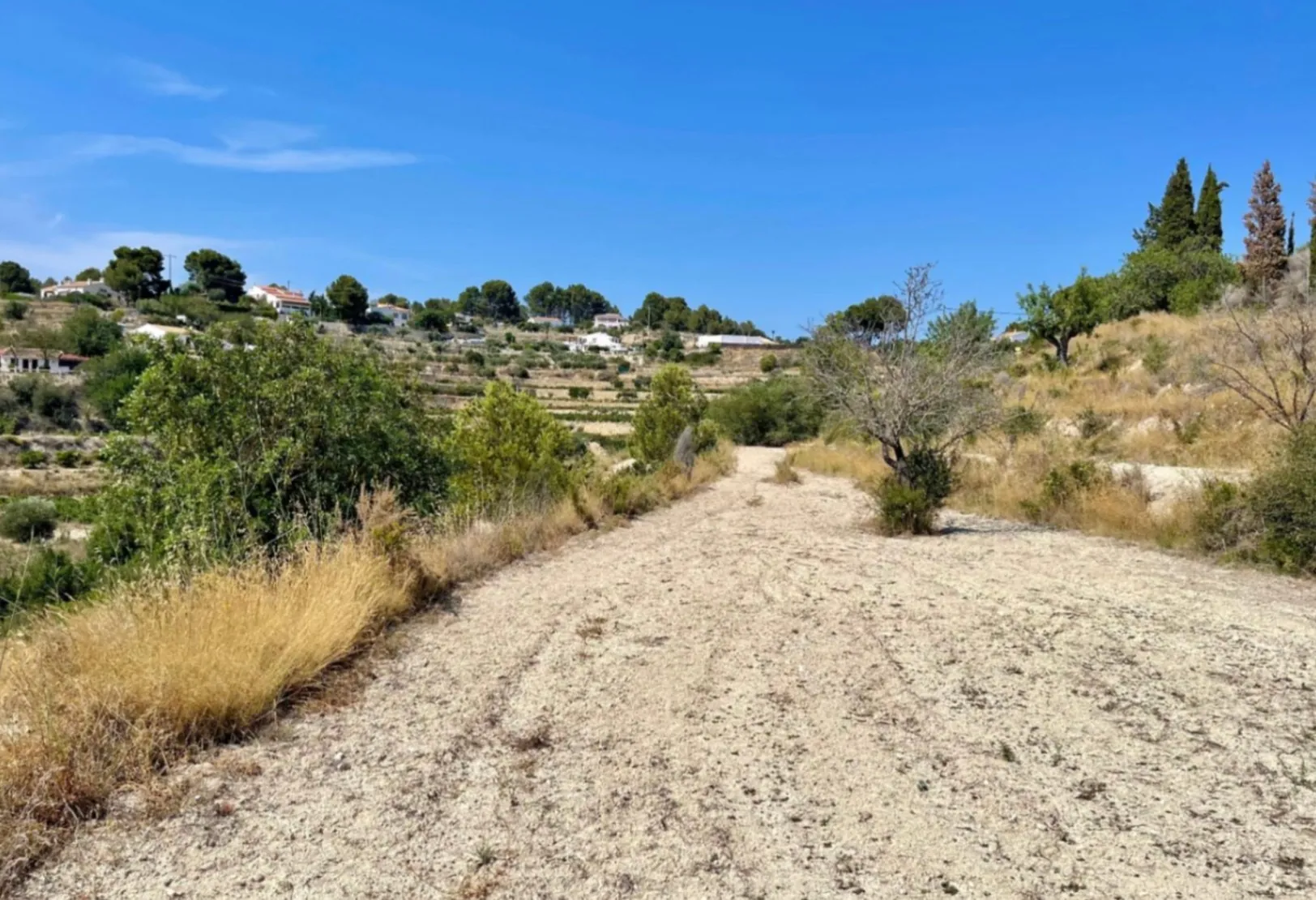 Traditional villa project with building permit for sale on a large plot in Benissa.