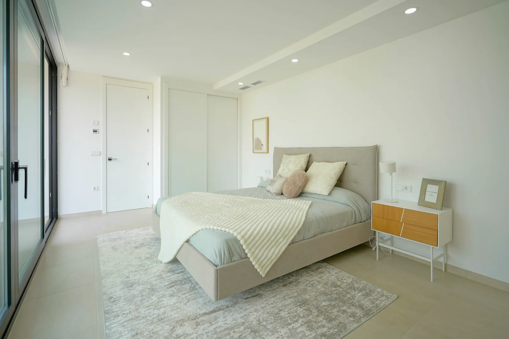 Moderne nieuwbouw geschakelde chalet te koop in Calpe