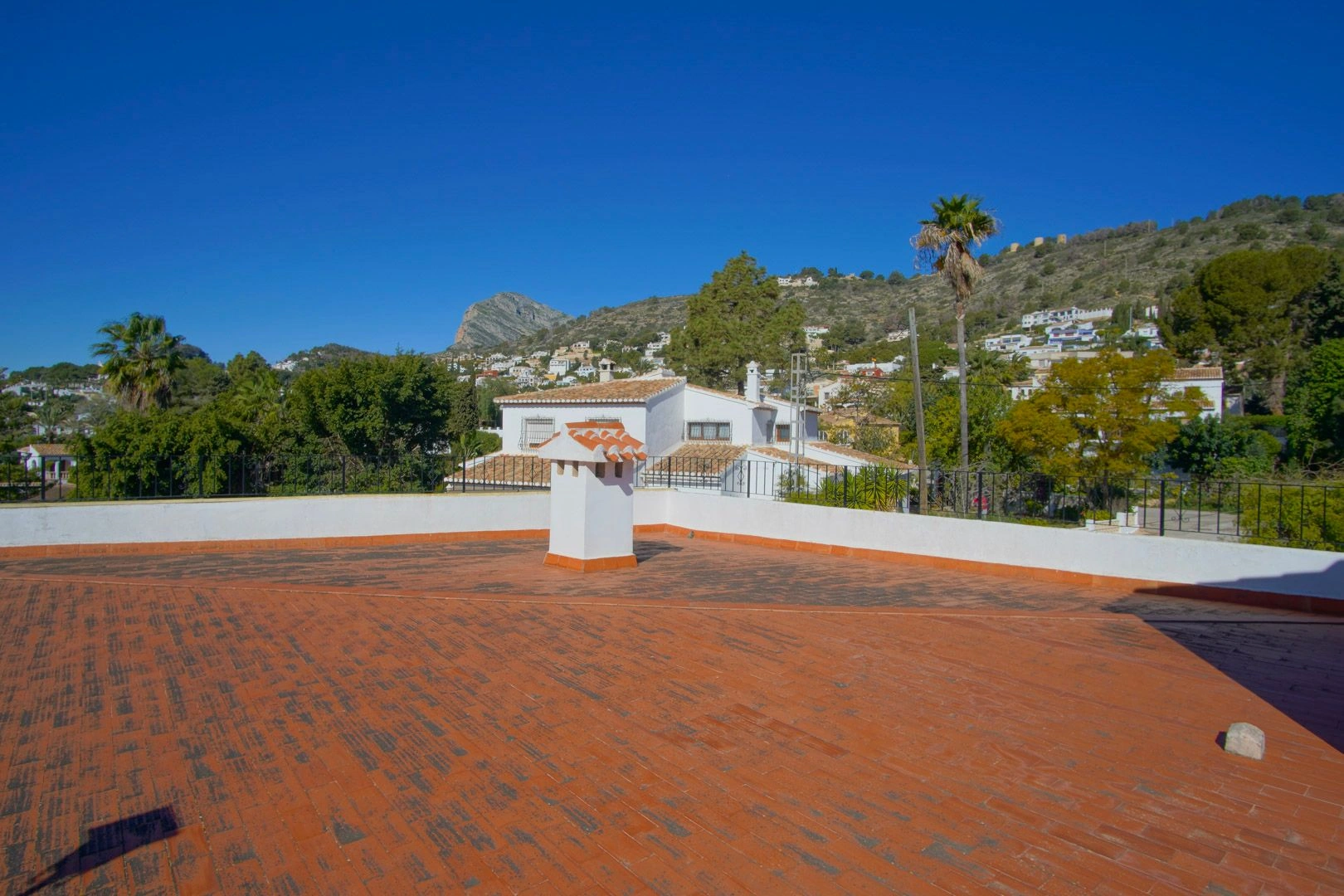 Villa avec vue sur la mer à quelques minutes du port de Javea.