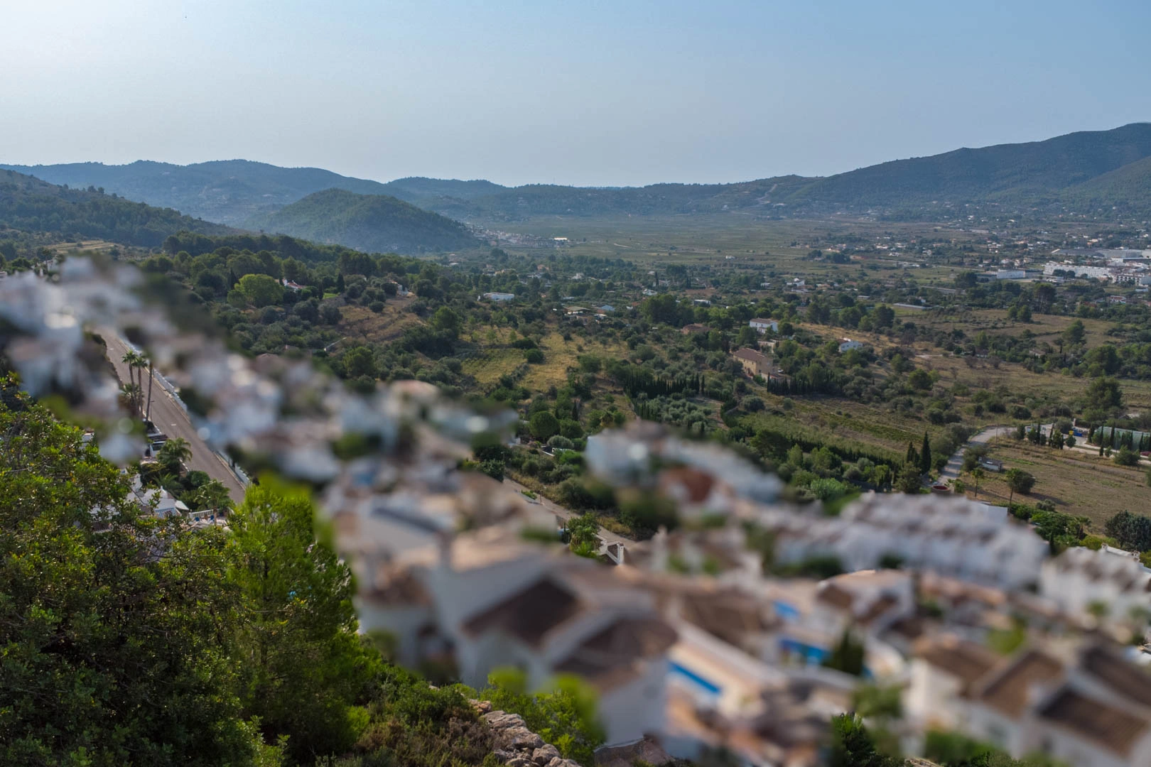 Urban plot with open views of the Jalón Valley.