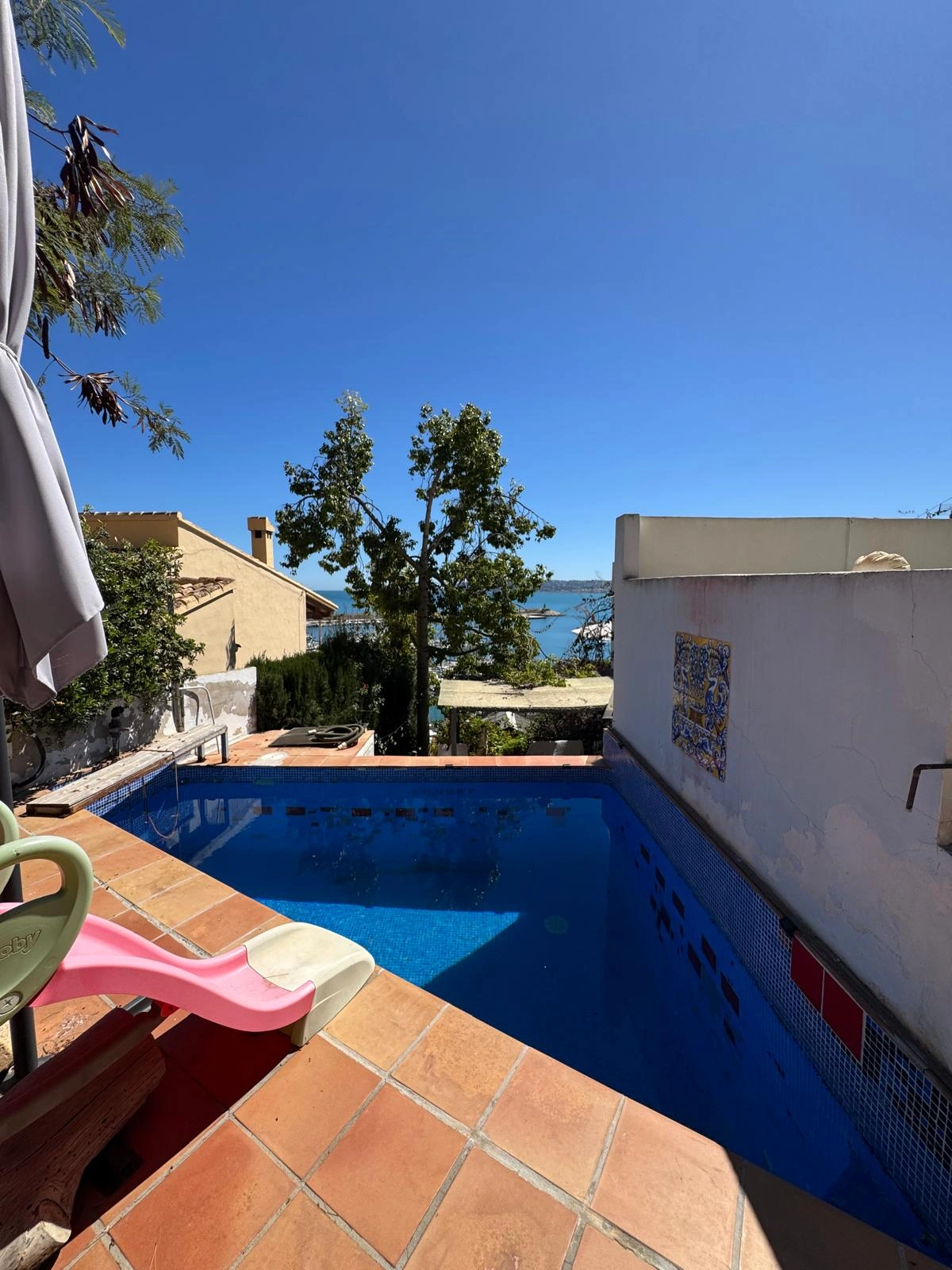 Se vende casa independiente en el puerto de Javea