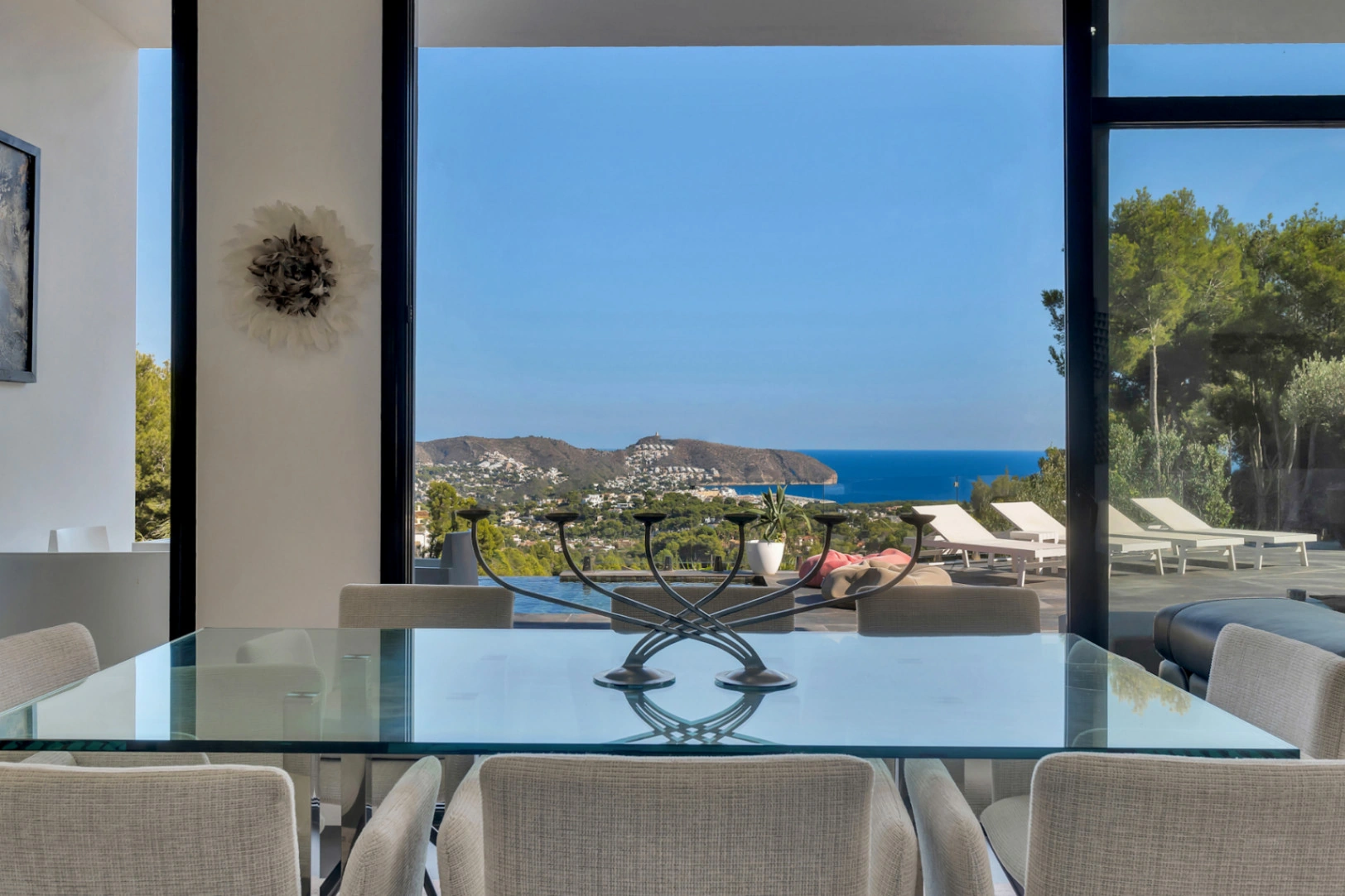 Impactante villa con vistas panorámicas al mar cerca de moraira