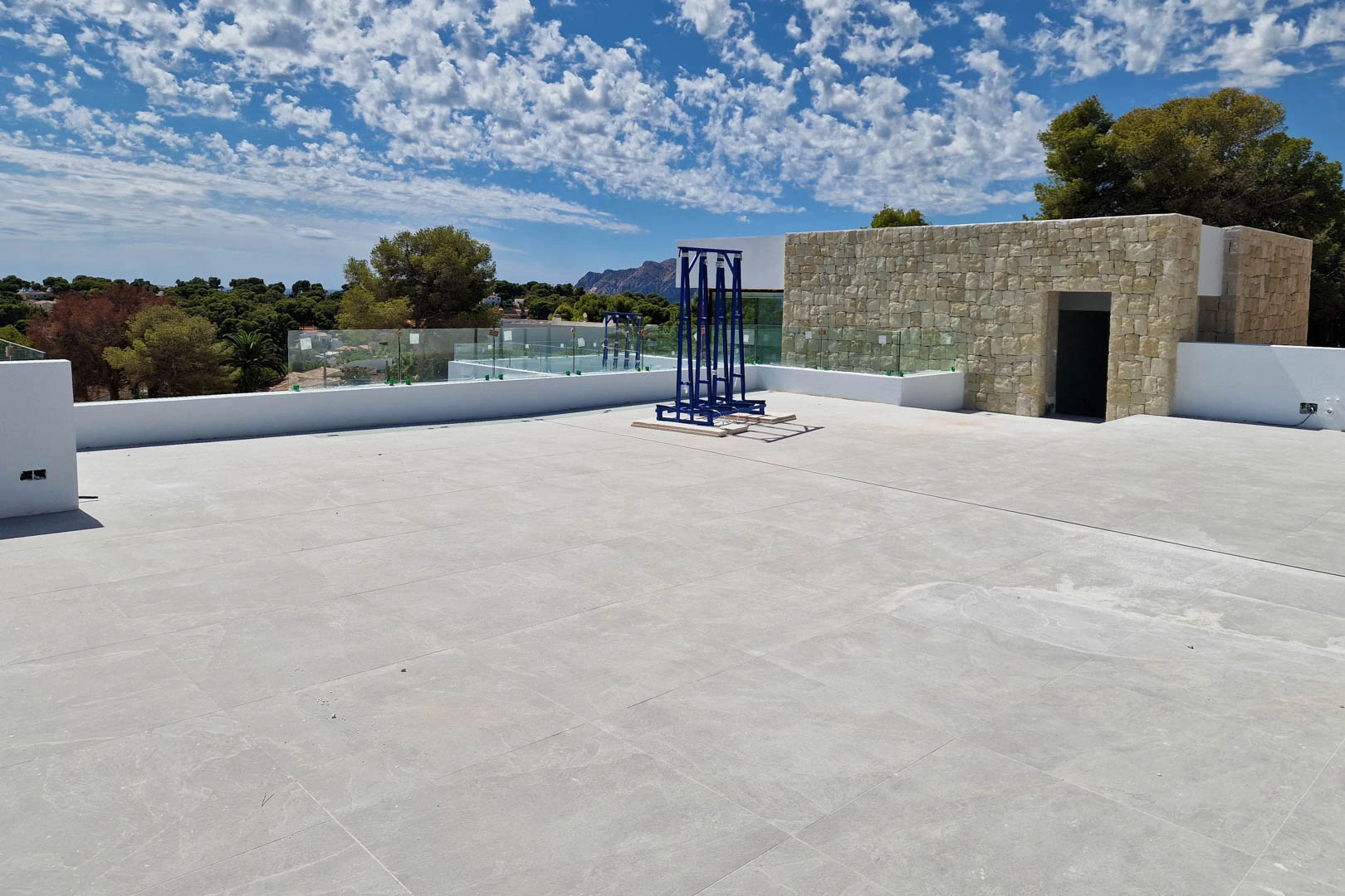 Villa moderna con vistas al mar a la venta en Moraira.