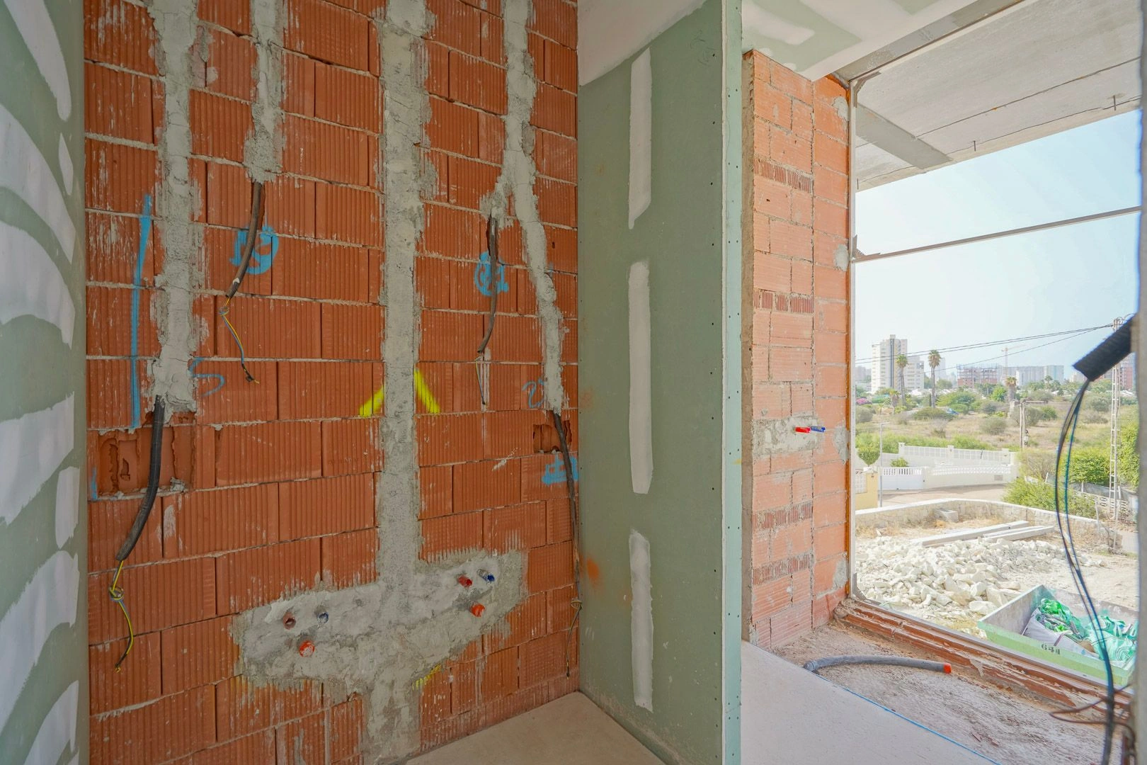 Moderna villa de obra nueva a 500 m de la playa, en venta en Calpe