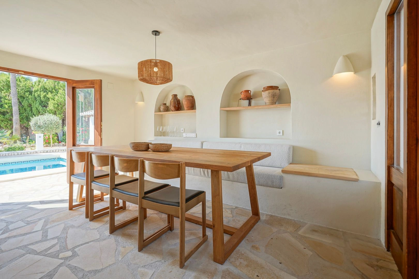 Exklusive renovierte mediterrane Villa mit 4 Schlafzimmern und Meerblick zum Verkauf in Moraira.