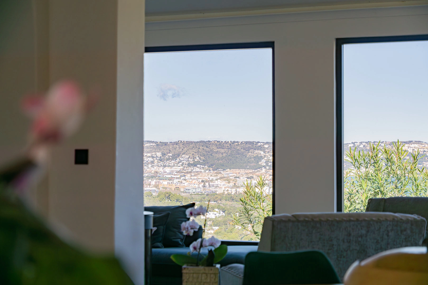 Superbe villa de style rustique avec vue sur la mer et le Montgo.