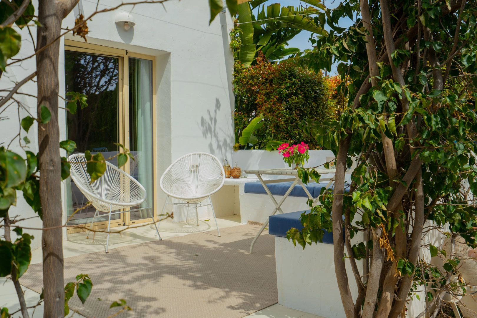 Charmante villa au pied du Montgó avec piscine et maison d'invités.