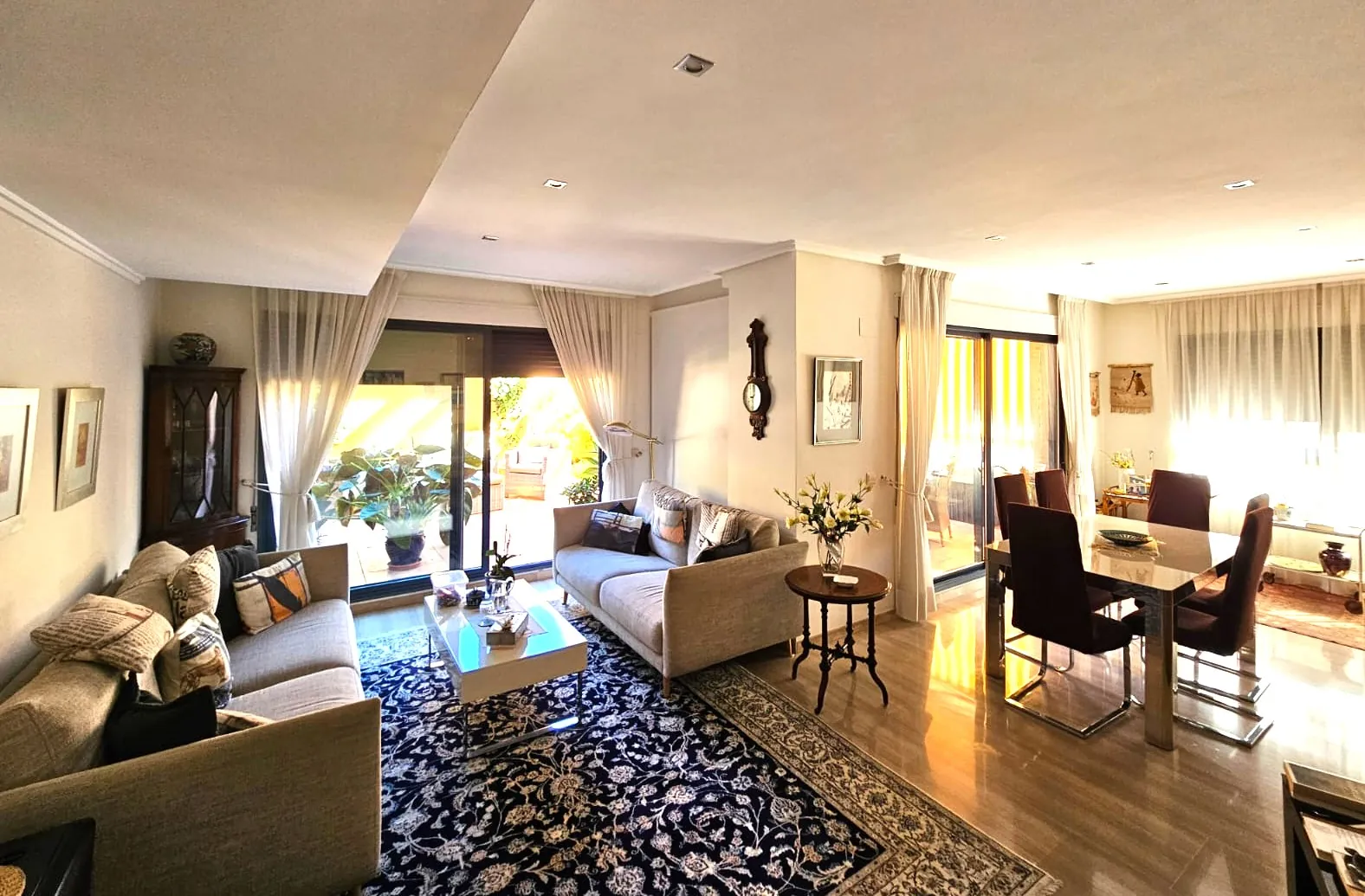 Exklusive 3-Zimmer-Wohnung mit großer Terrasse zu verkaufen in Javea.