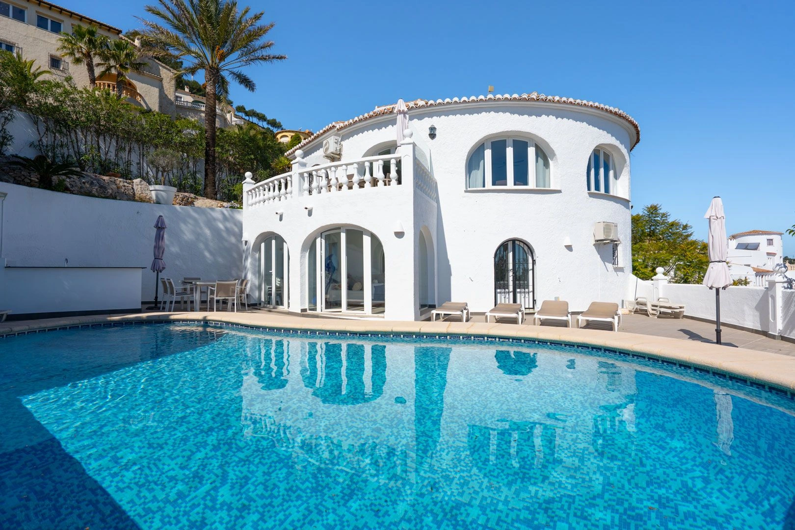 Villa tradizionale esclusiva con spettacolari viste sul mare a Cumbre del Sol