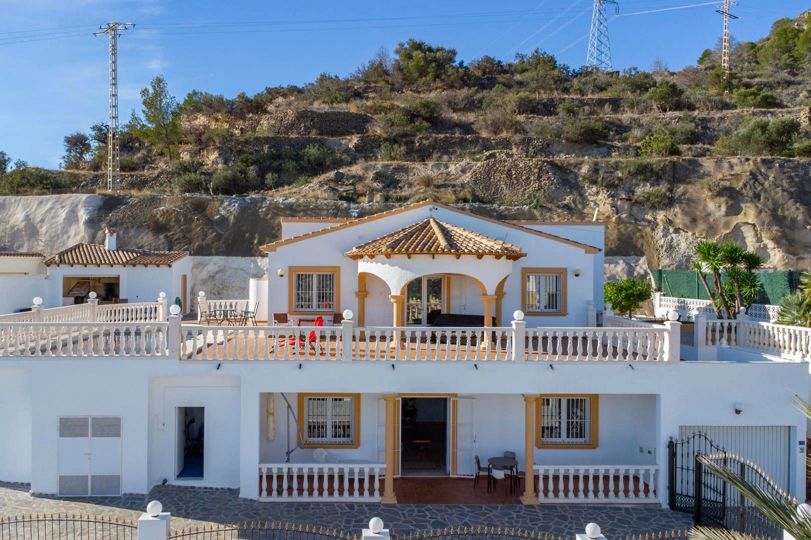 Villa con casa de invitados y vistas panoramicas al mar en venta en Calpe