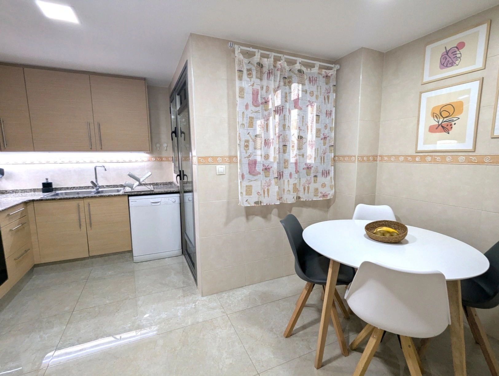 Appartamento di 3 camere da letto in vendita a Dénia. Ampiezza, luce e comodità nel pieno centro.