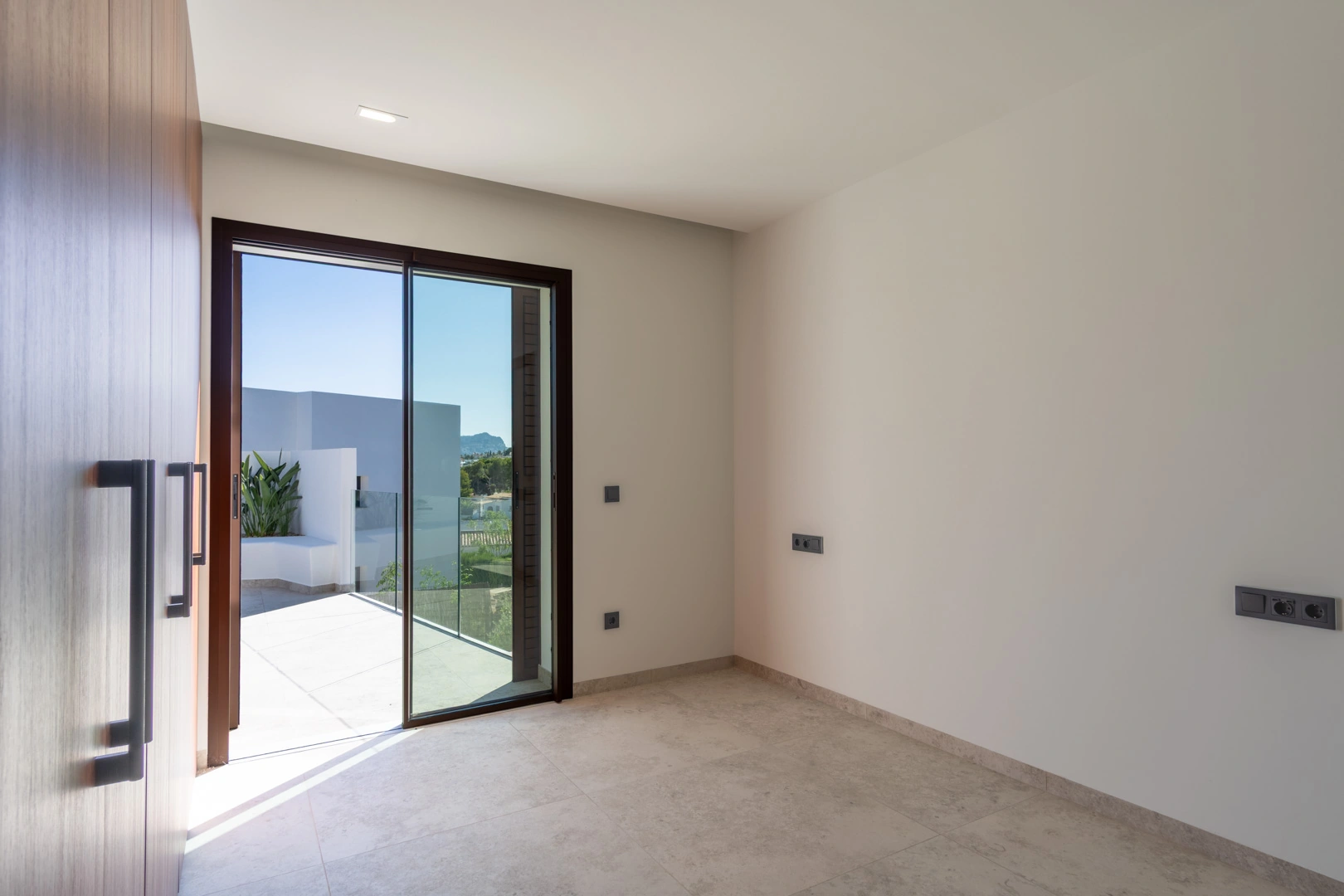 Exclusiva villa moderna cerca de la playa de La Fustera