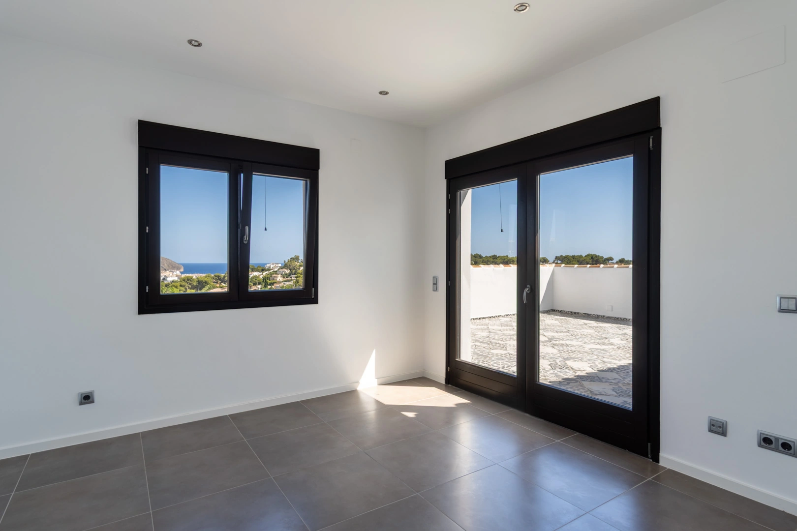 Villa tradicional mediterranea con vistas panoramicas al mar a la venta en Moraira.
