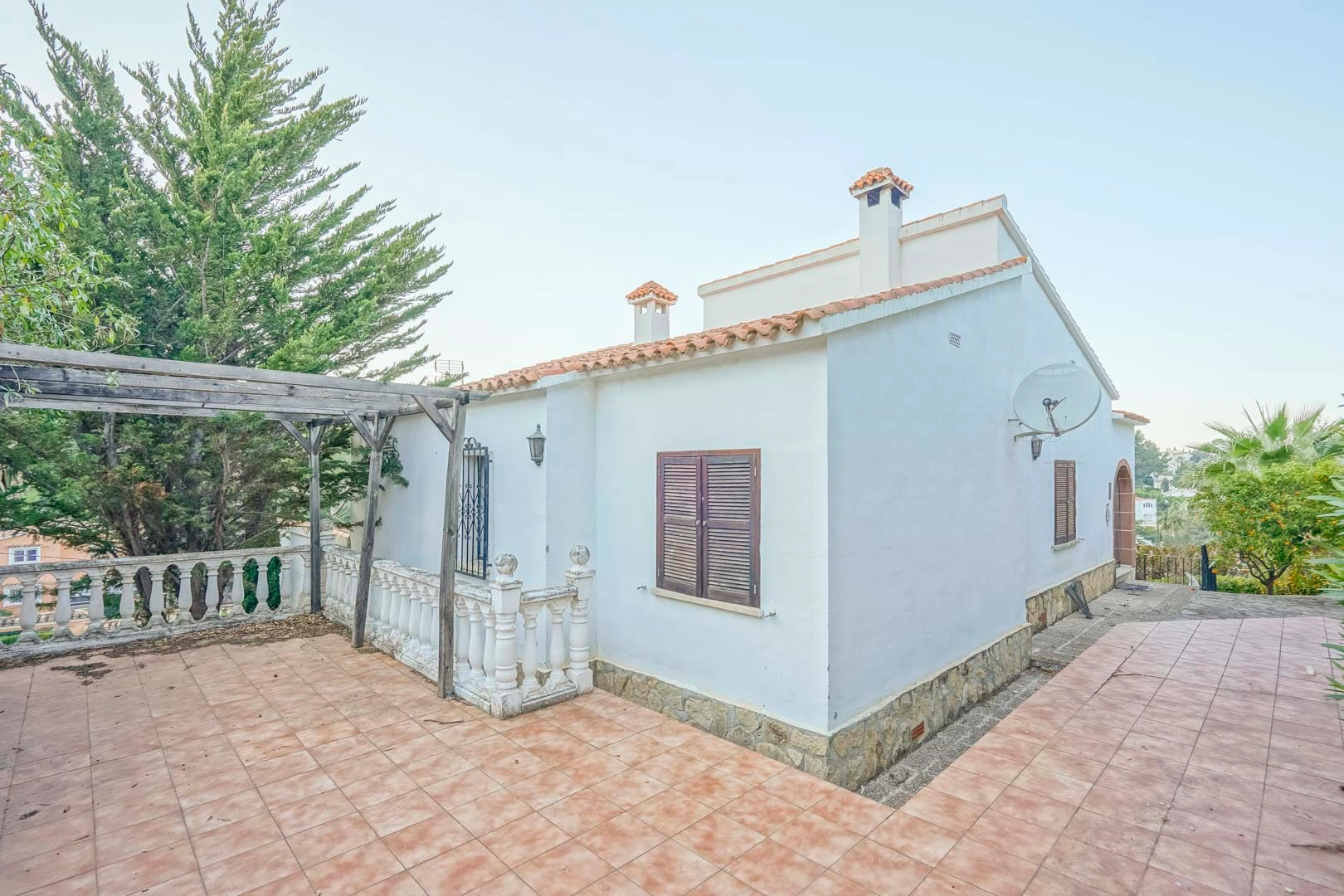 Villa tradicional con licencia para reformar en venta en Denia