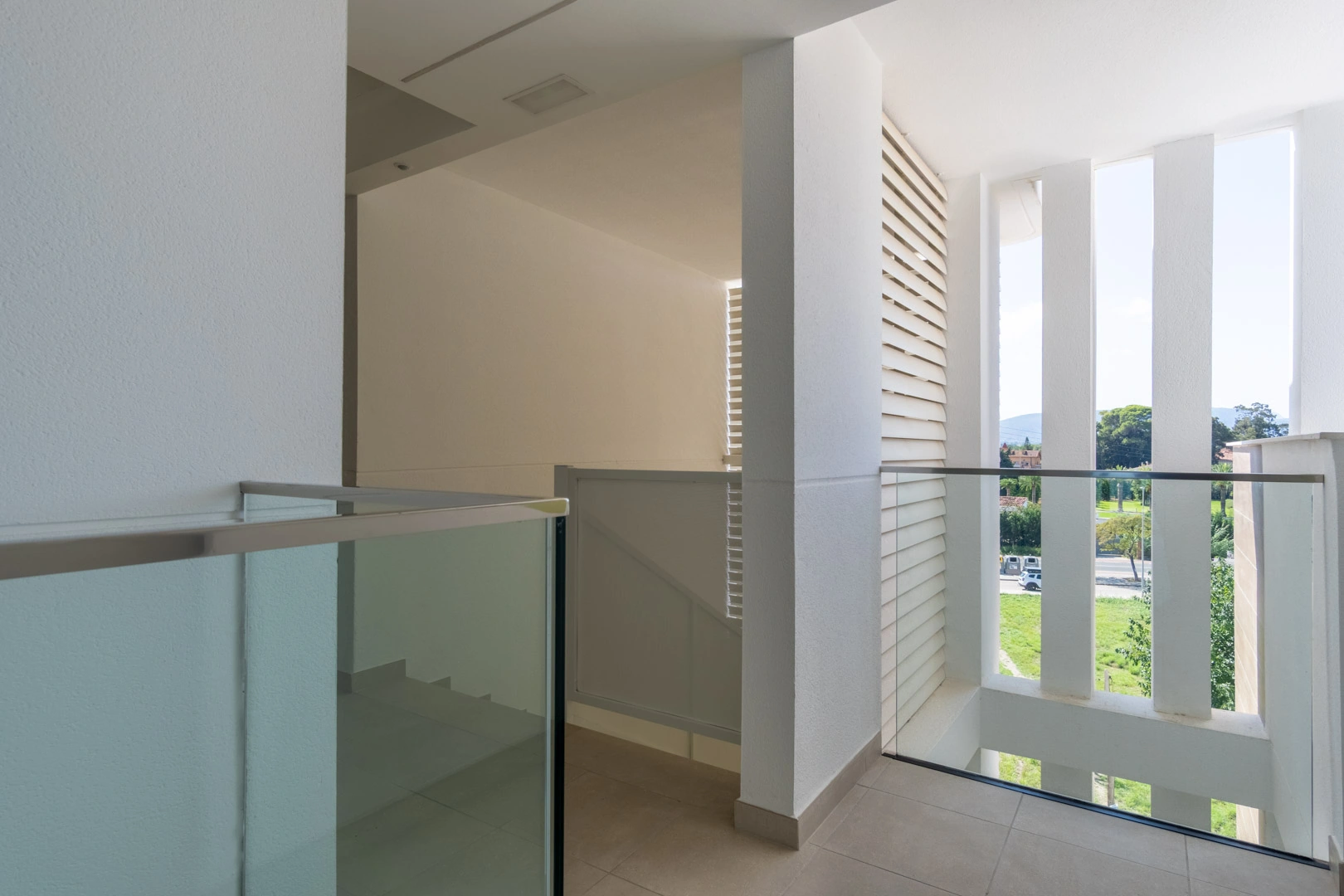 Ático con amplia terraza, en primera linea con vistas al mar y montaña, a la venta en Denia.