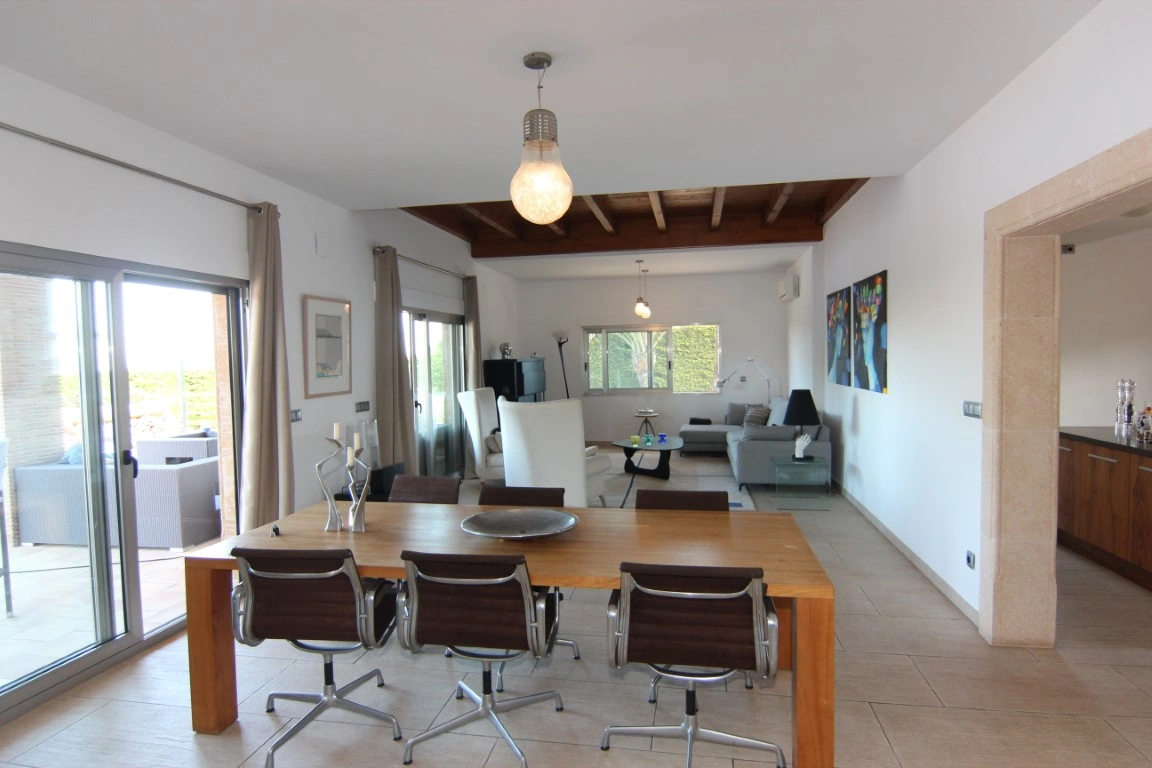Exclusiva villa de lujo en Jávea con piscina, apartamento de invitados y materiales sostenibles - 4