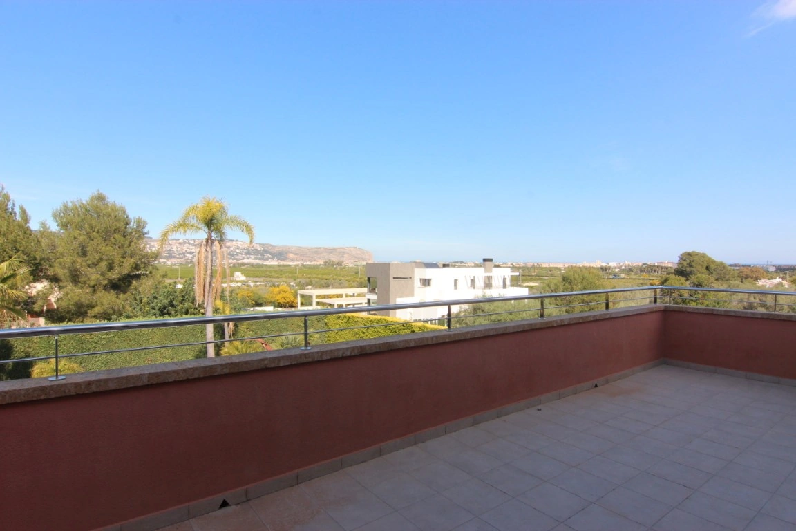 Exklusive Luxusvilla in Jávea mit Pool, Gästeapartment und nachhaltigen Materialien