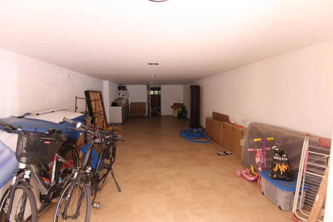 Exklusive Luxusvilla in Jávea mit Pool, Gästeapartment und nachhaltigen Materialien
