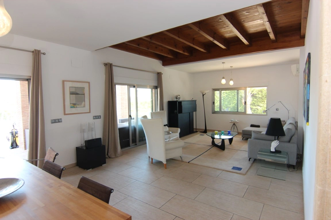 Exklusive Luxusvilla in Jávea mit Pool, Gästeapartment und nachhaltigen Materialien