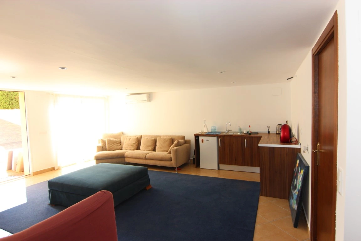 Exklusive Luxusvilla in Jávea mit Pool, Gästeapartment und nachhaltigen Materialien