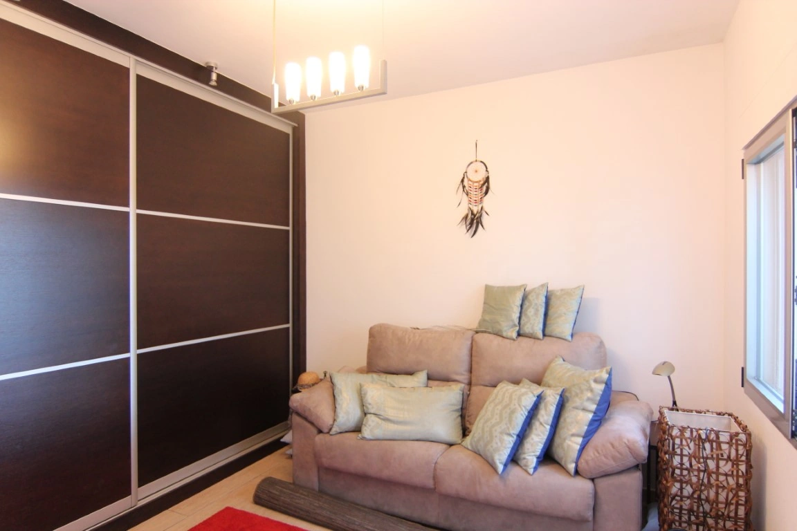 Exklusive Luxusvilla in Jávea mit Pool, Gästeapartment und nachhaltigen Materialien
