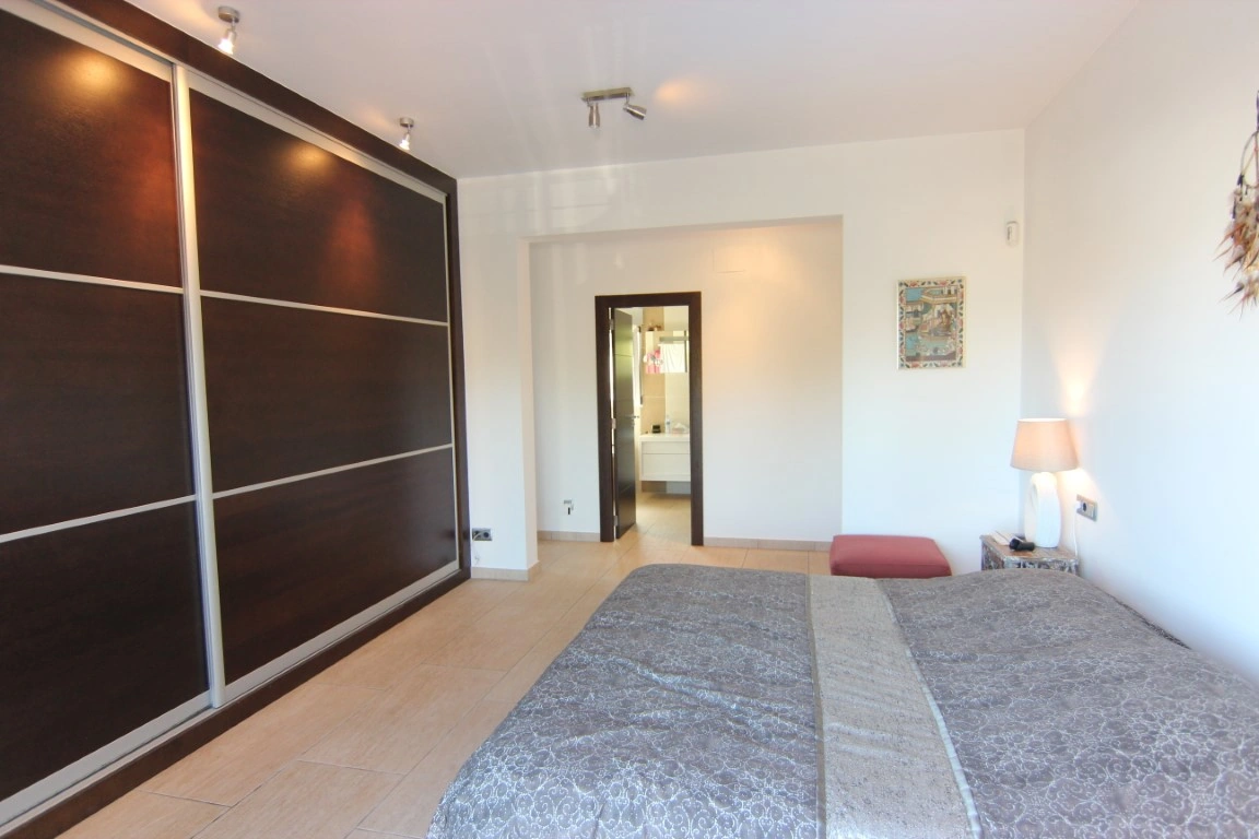 Exklusive Luxusvilla in Jávea mit Pool, Gästeapartment und nachhaltigen Materialien