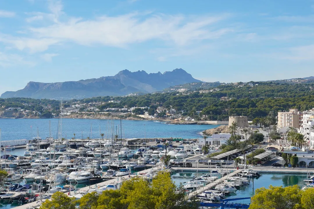 Villa de Nueva Construcción en Moraira: Diseño Moderno, Confort y Exclusividad