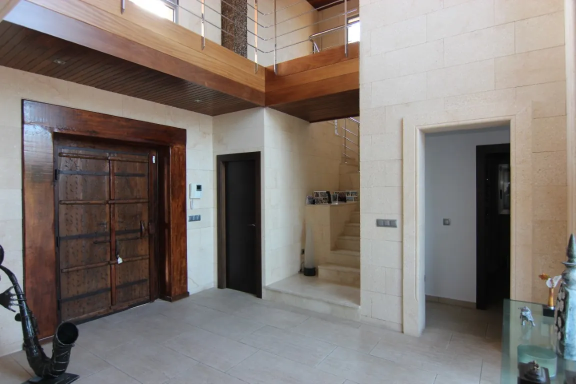 Exclusiva villa de lujo en Jávea con piscina, apartamento de invitados y materiales sostenibles - 3