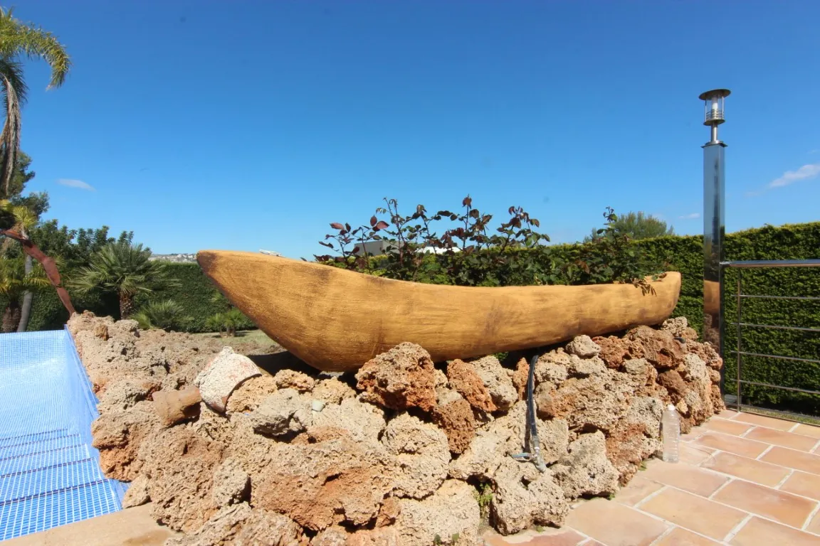 Exklusive Luxusvilla in Jávea mit Pool, Gästeapartment und nachhaltigen Materialien