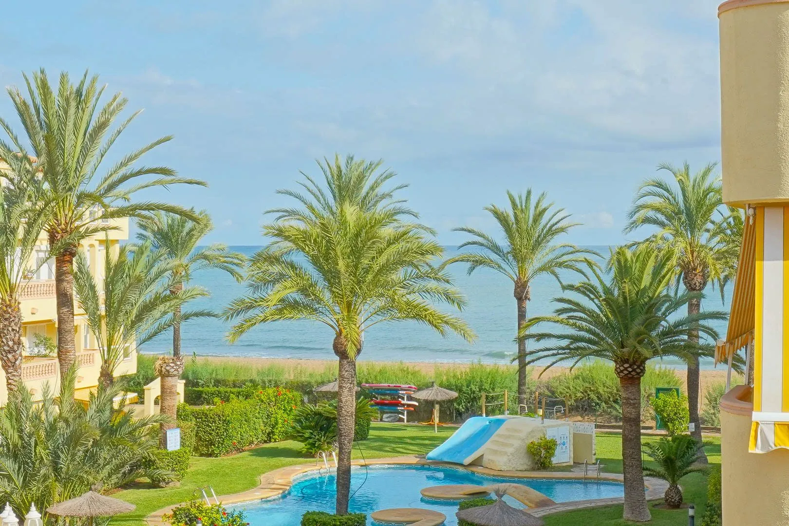 Piso en venta en Denia con acceso directo a la playa - 2