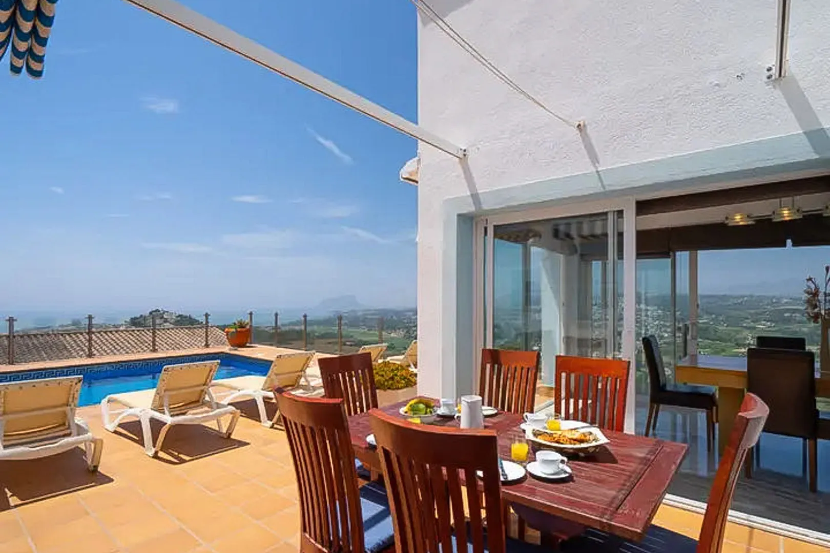 Villa with a pool and sea views for sale in Moraira.