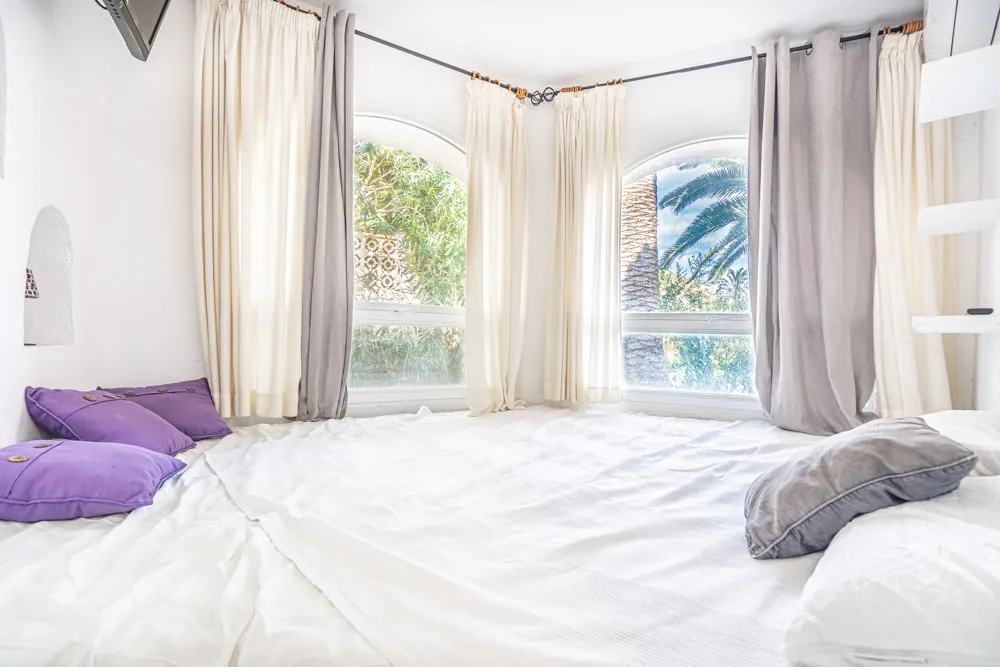Verbeterde villa met uitzicht op zee te koop in Calpe.