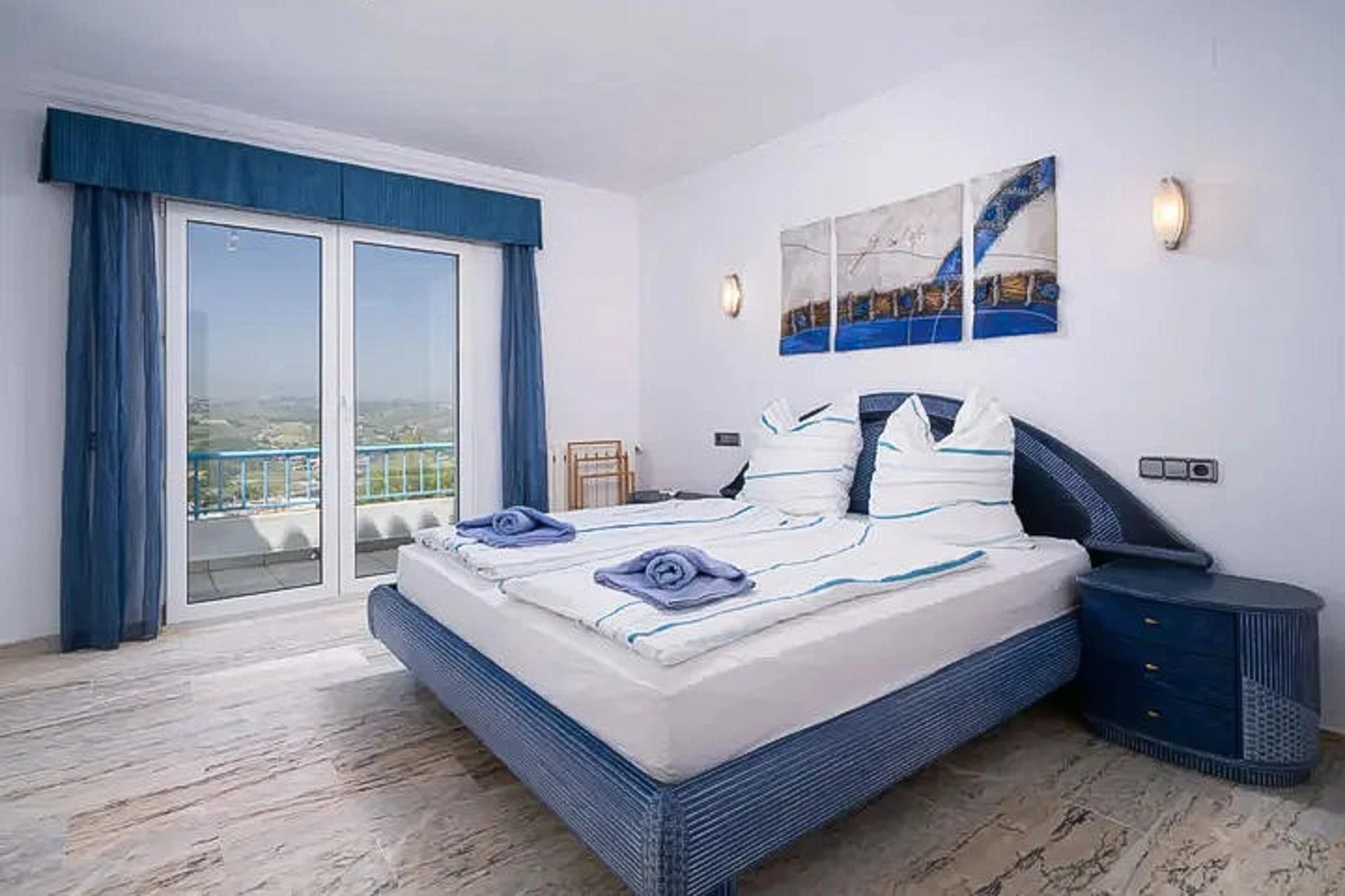 Villa with a pool and sea views for sale in Moraira.