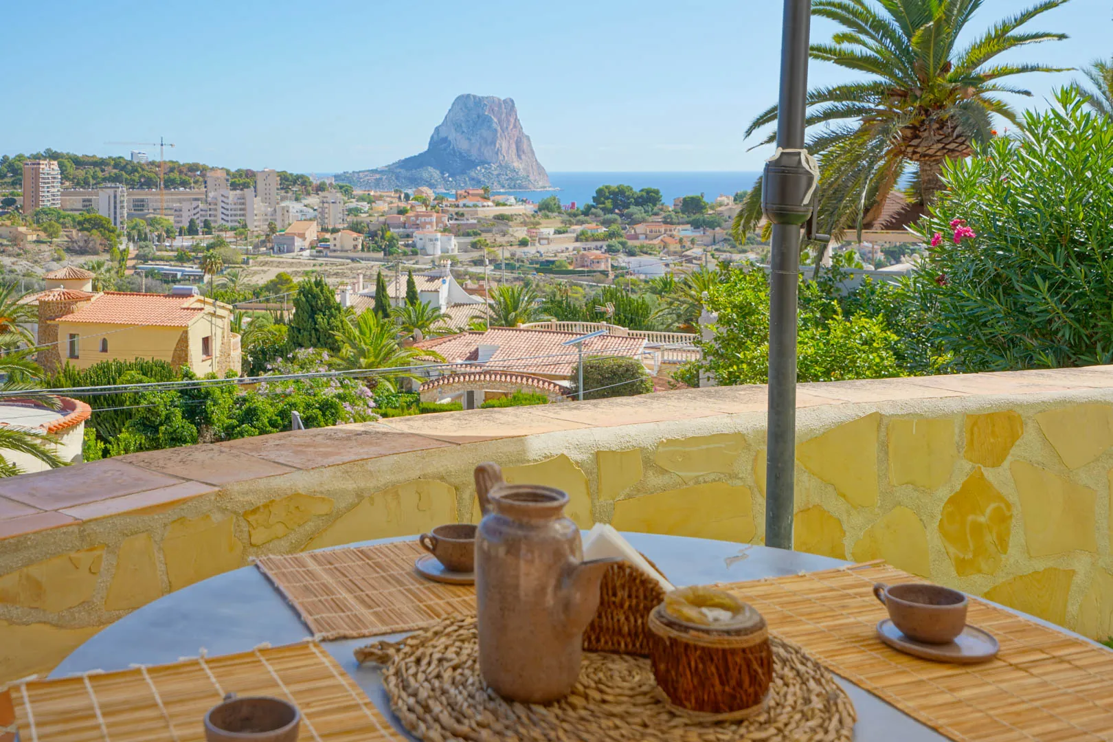 Verbeterde villa met uitzicht op zee te koop in Calpe.