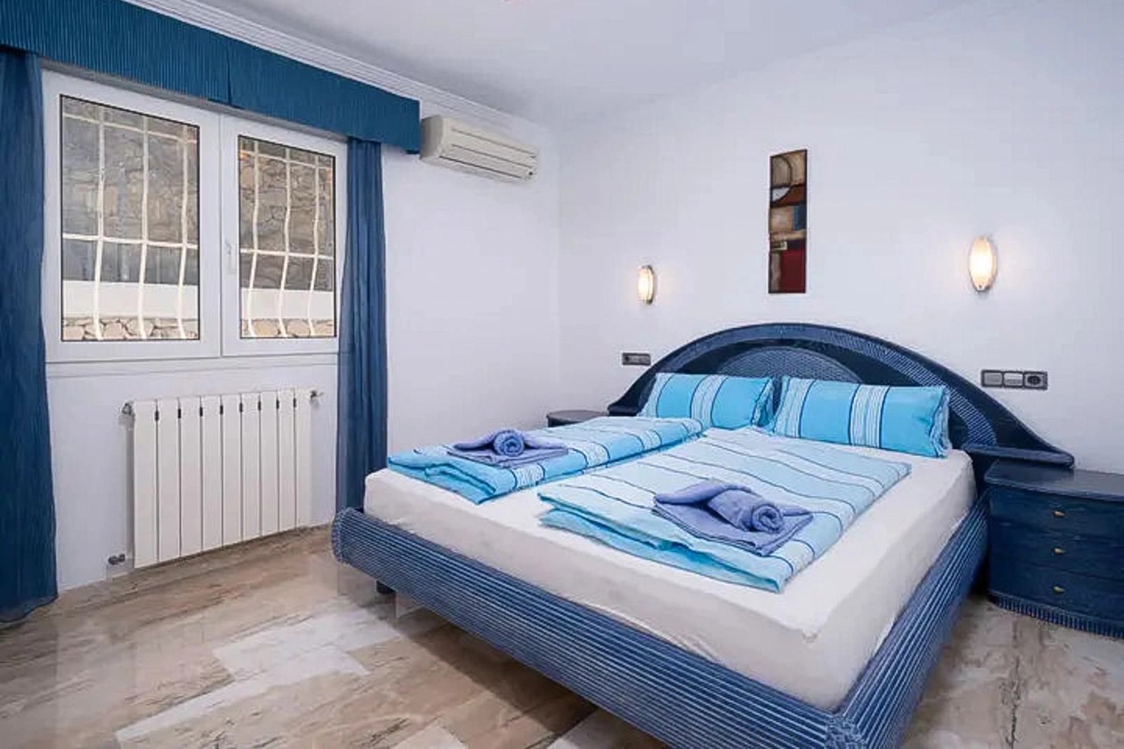 Villa with a pool and sea views for sale in Moraira.