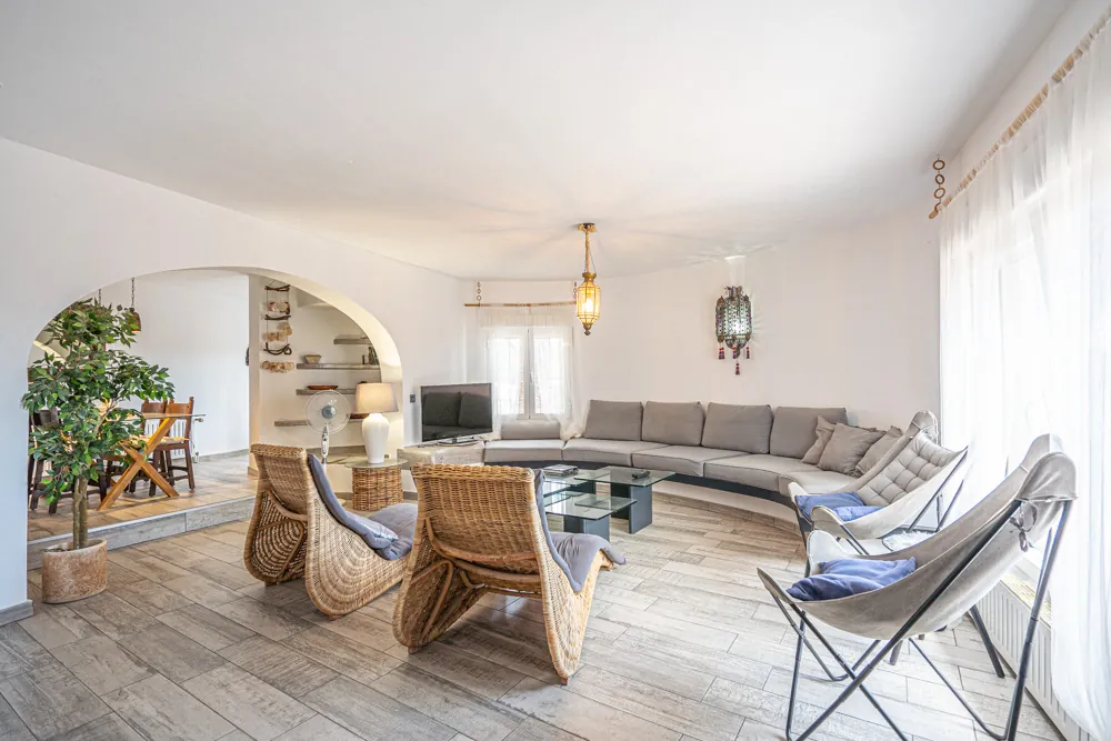 Verbeterde villa met uitzicht op zee te koop in Calpe.