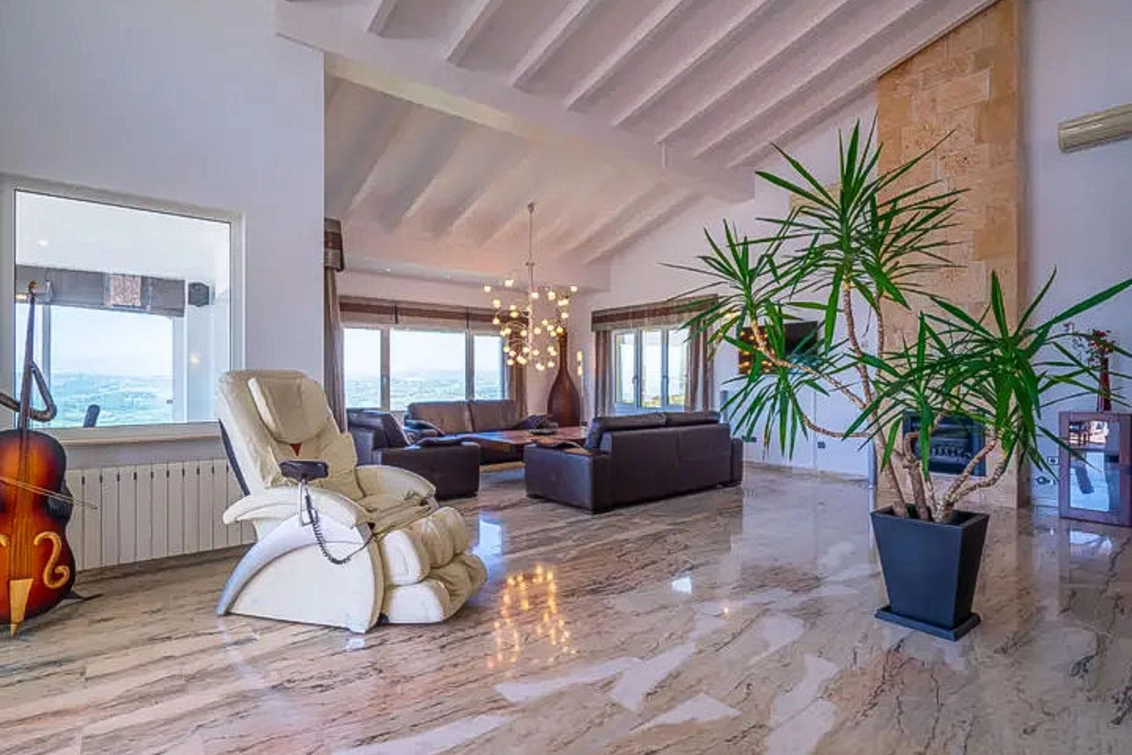 Villa with a pool and sea views for sale in Moraira.