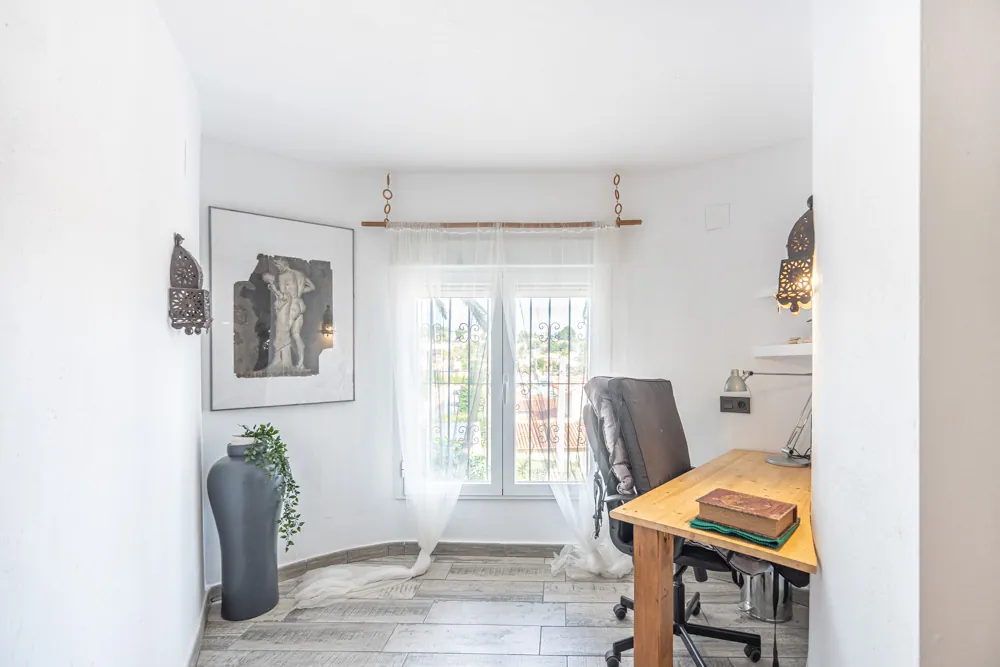 Verbeterde villa met uitzicht op zee te koop in Calpe.