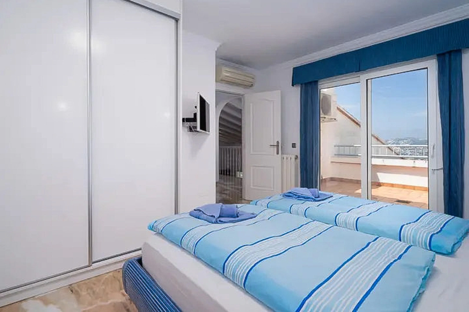 Villa with a pool and sea views for sale in Moraira.