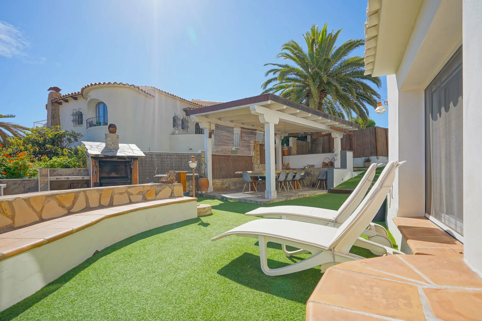 Verbeterde villa met uitzicht op zee te koop in Calpe.