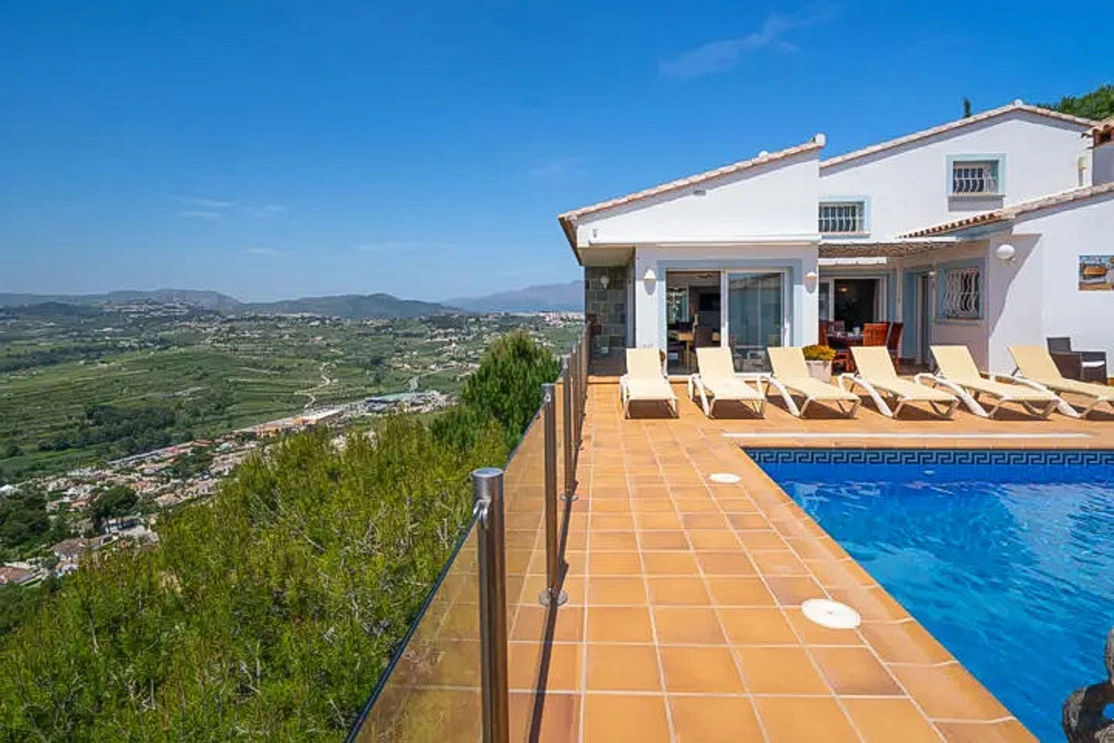 Villa con piscina y vistas al mar en venta en Moraira. - 3