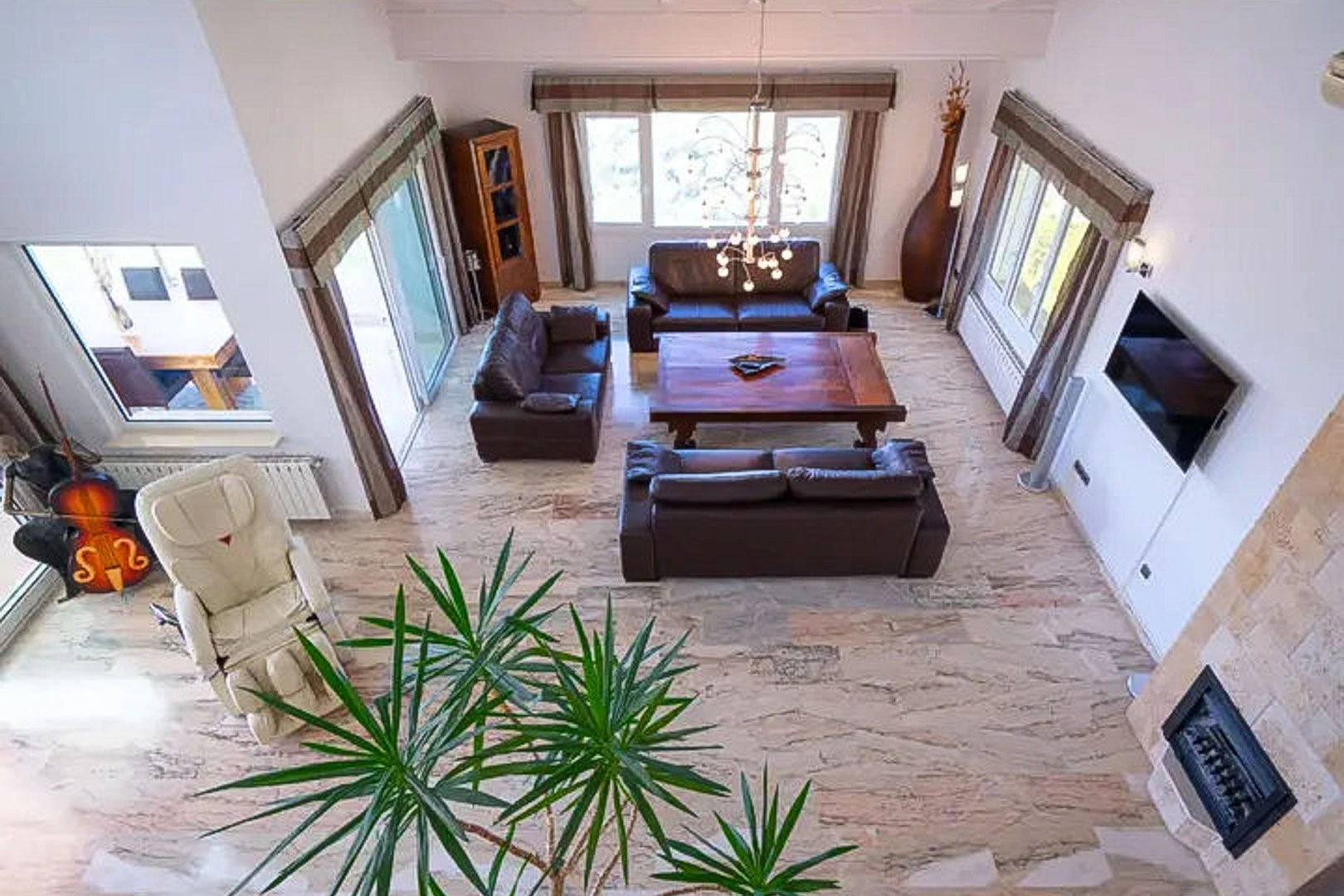 Villa with a pool and sea views for sale in Moraira.