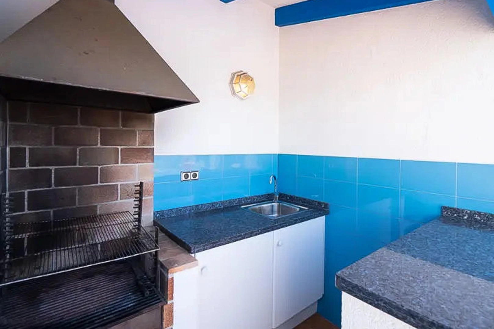 Villa with a pool and sea views for sale in Moraira.