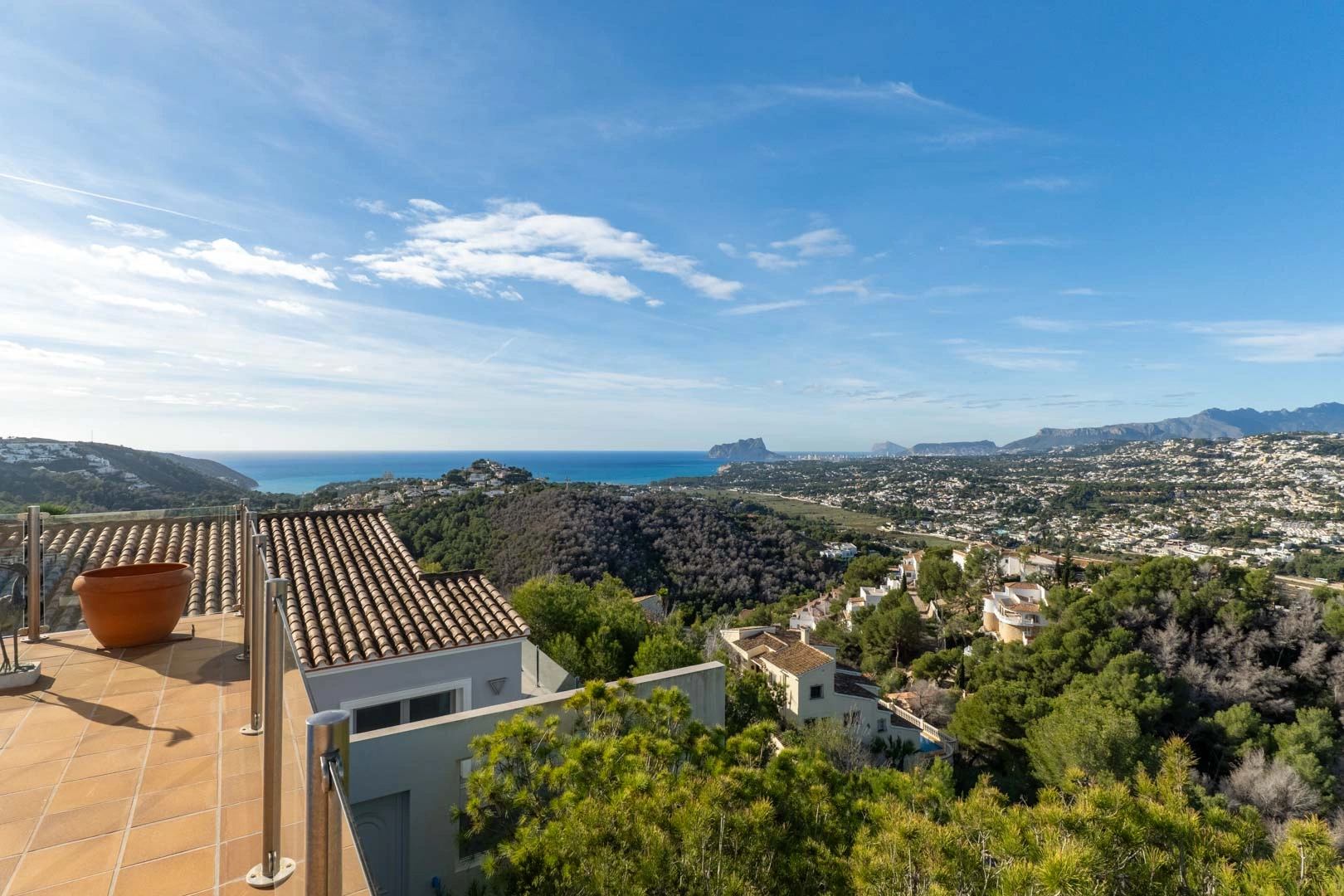 Villa with a pool and sea views for sale in Moraira.