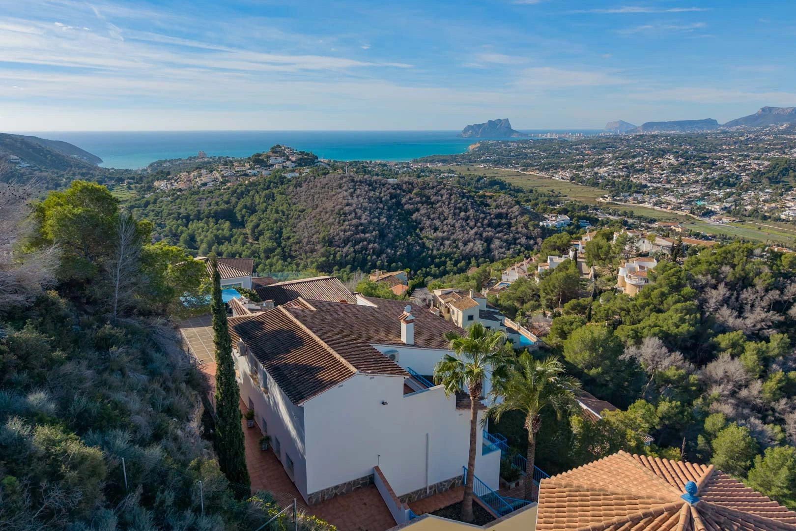 Villa with a pool and sea views for sale in Moraira.