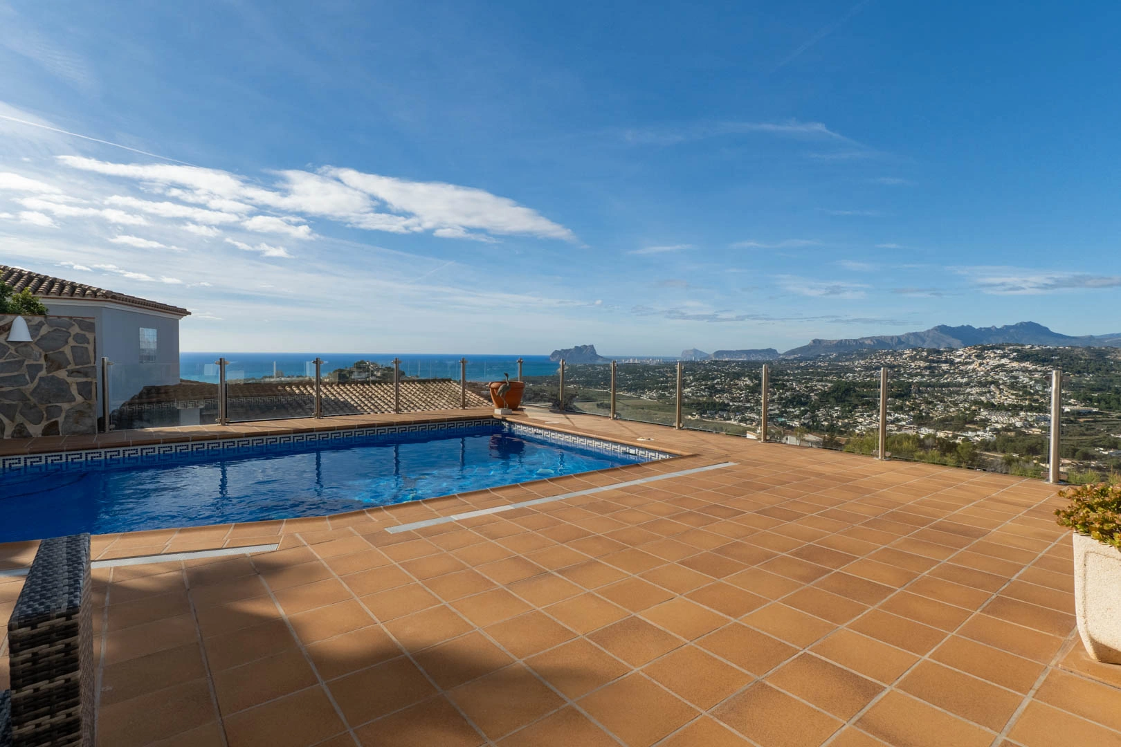 Villa with a pool and sea views for sale in Moraira.