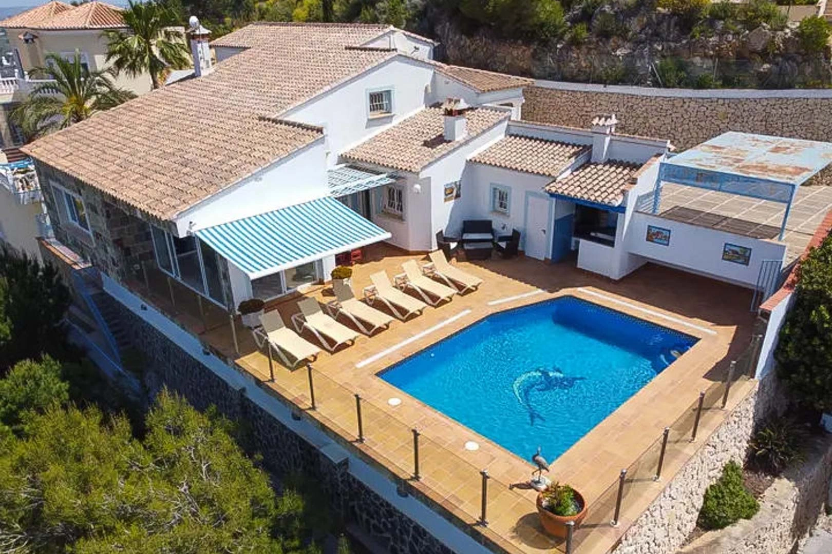 Villa with a pool and sea views for sale in Moraira.